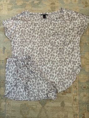 Women's Gray Leopard Print Pajama Set - Lightweight Shorts & Top